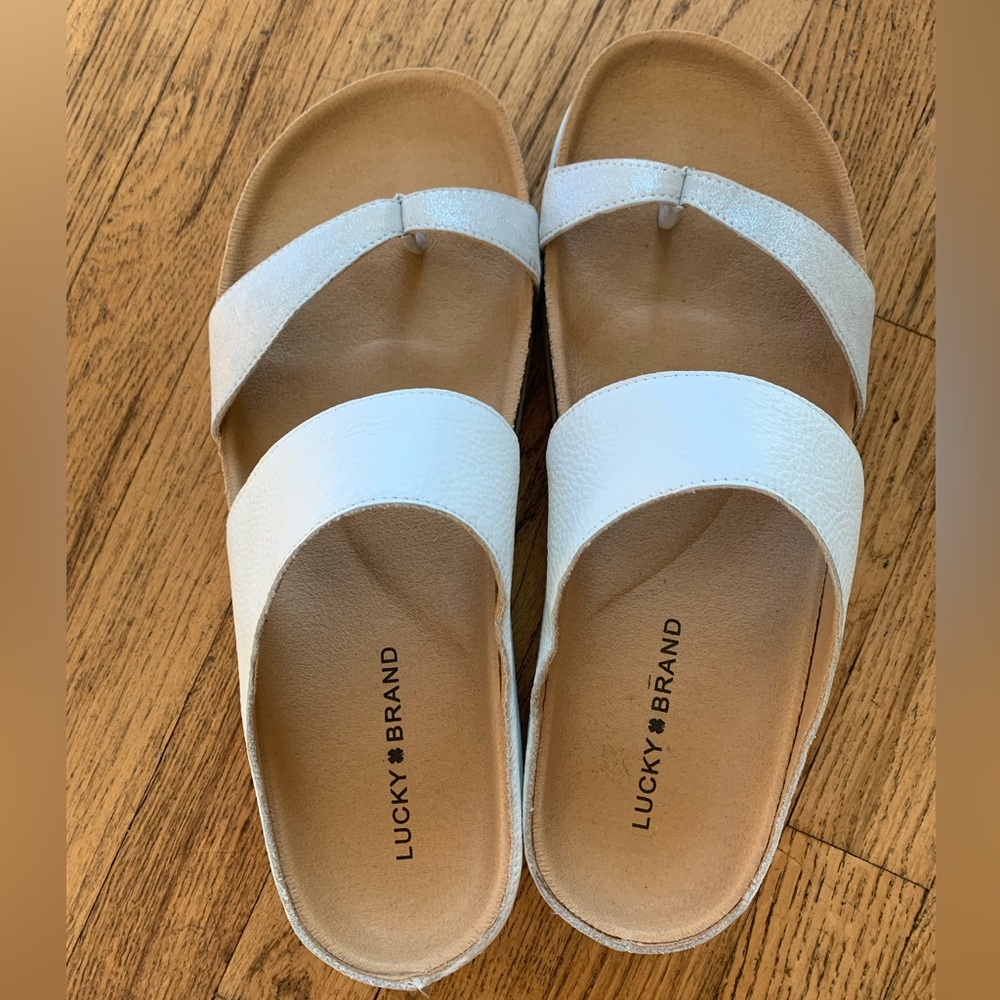 NWOT! Lucky Brand White size 10 Sandals